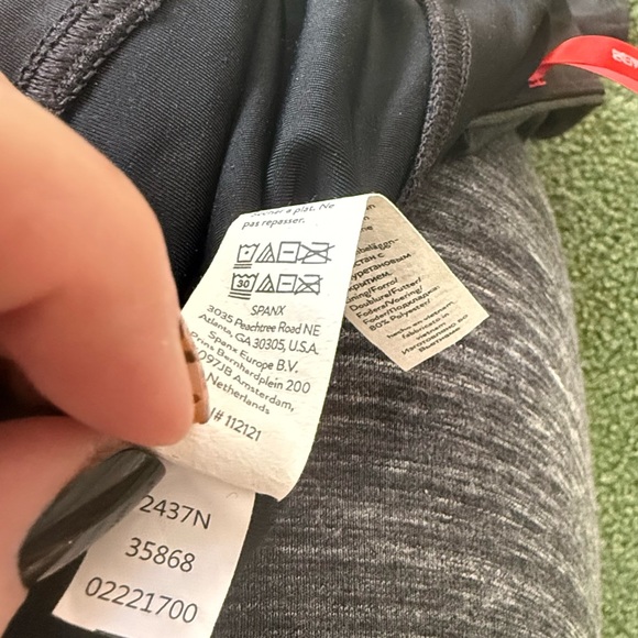 SPANX Shiny Black Leggings - Picture 9 of 9